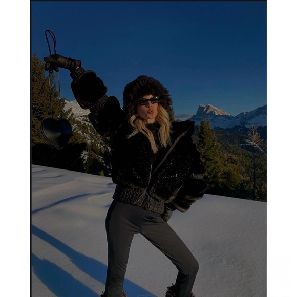 GOLDBERGH BIRD BUCKET HAT IN BLACK - Picture 10 of 16